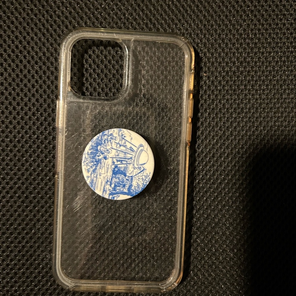iPhone 12 Otterbox case with popsocket